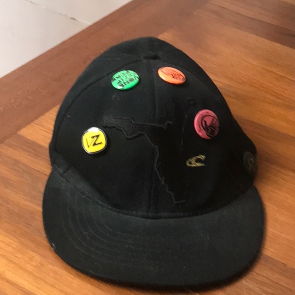 O Neil surf/skate Black Cap with Colorful Pins